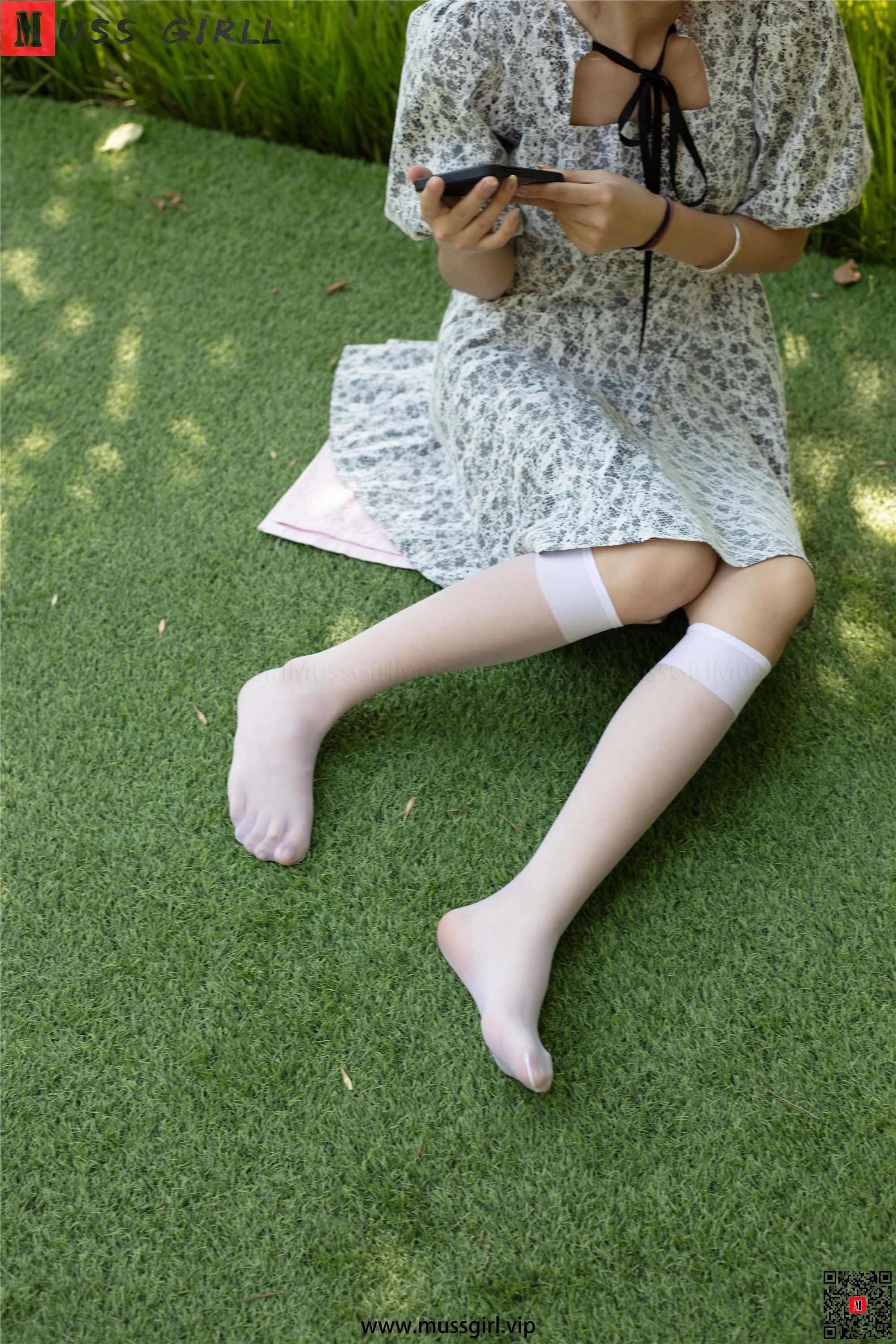 MussGirl慕丝女郎  NO.209 公园碎花裙过膝白丝